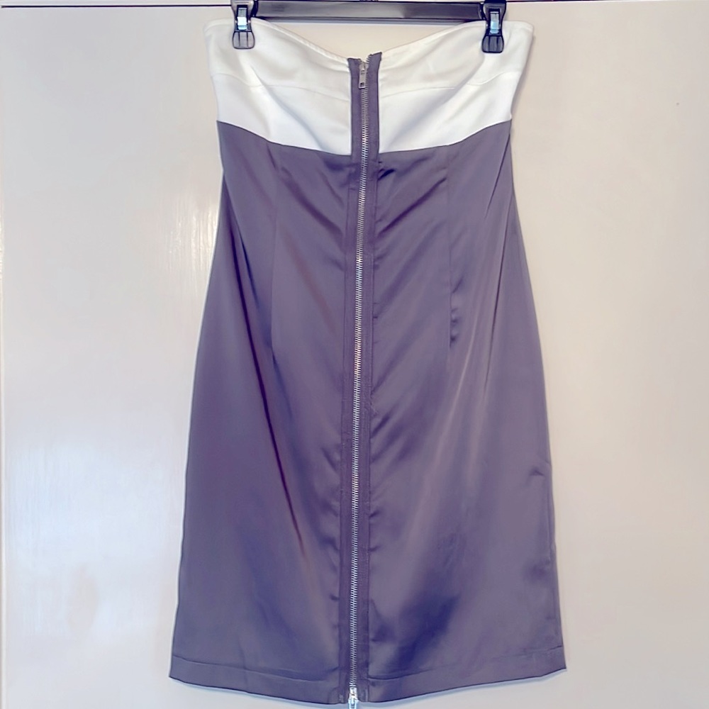 Cute strapless colorblock grey and white mini with the zipper!!  Size M, junior